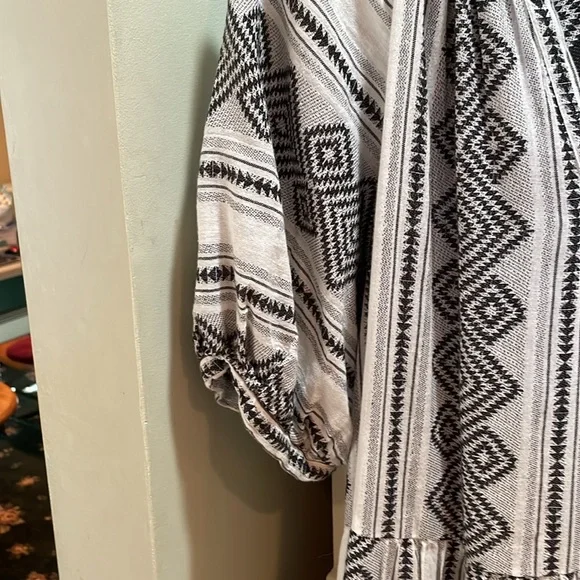 💚🆕 Velvet | Short Sleeve Aztec Print Dress 👗 Size Large. NWT. Pretty Style. - Picture 6 of 9